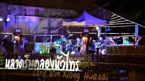 ตลาดน้ำริมคลองหัวไทร